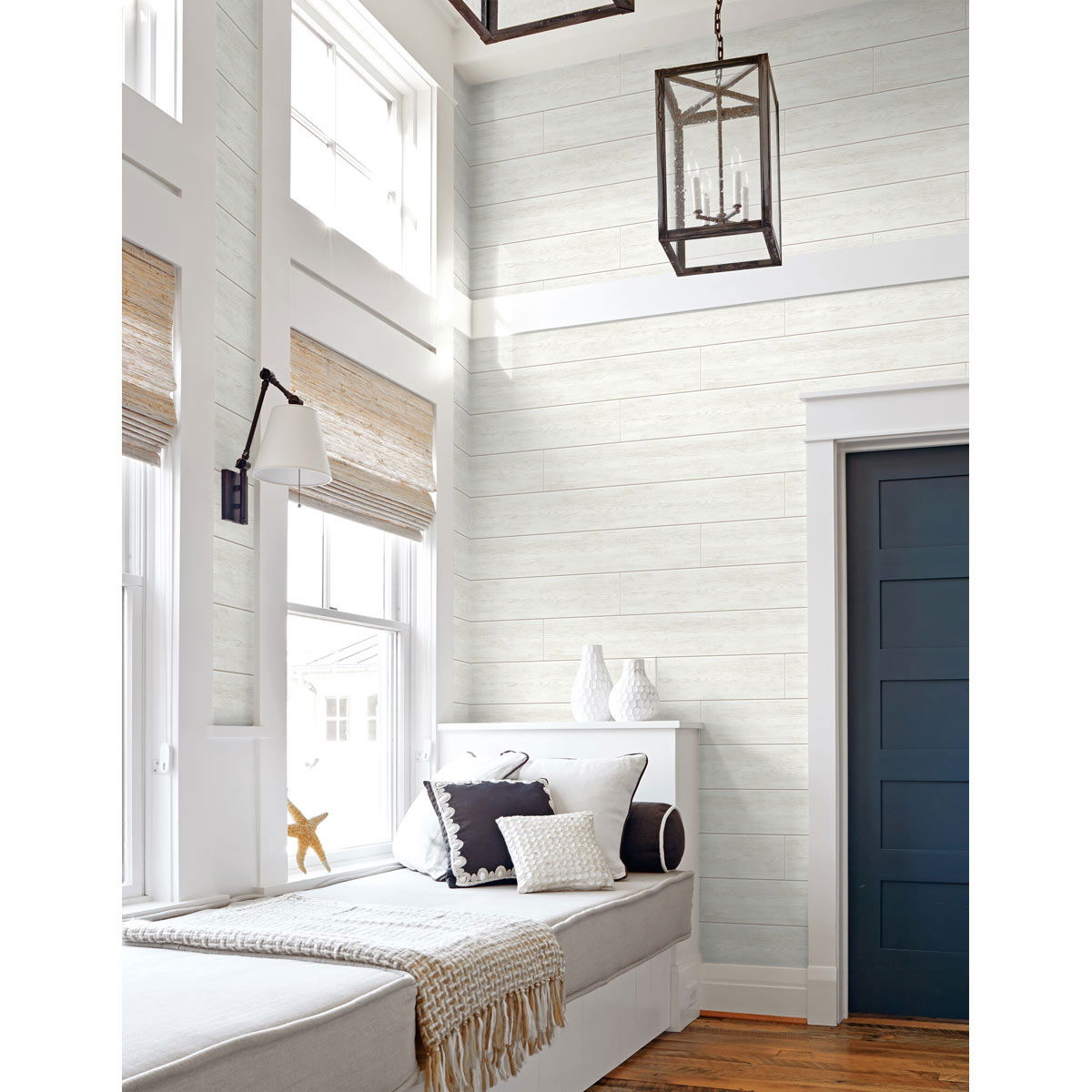 Белые деревянные стены в интерьере NextWall Peel & Stick Shiplap Off-White Wallpaper OnlineFabricStore